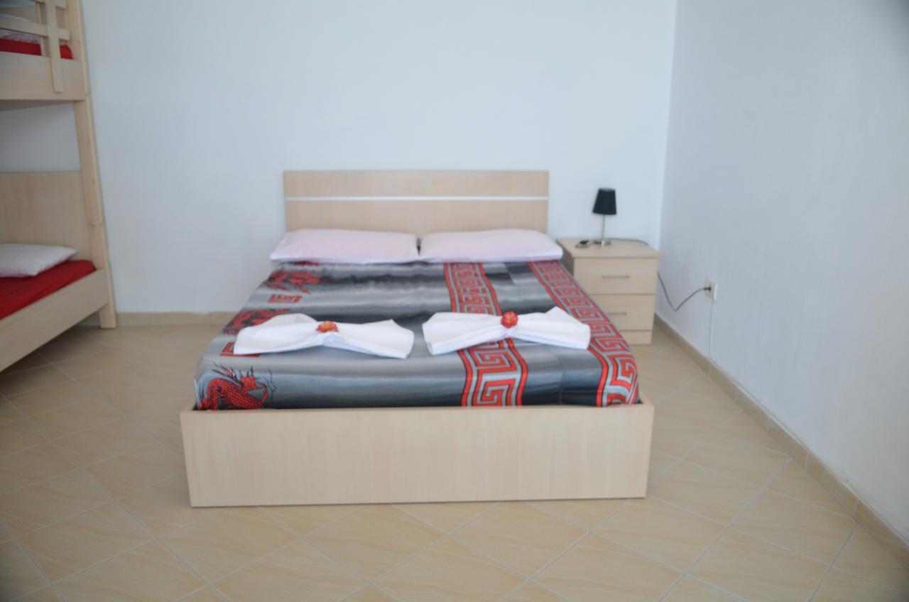 Vila Hadhri Borsh Esterno foto