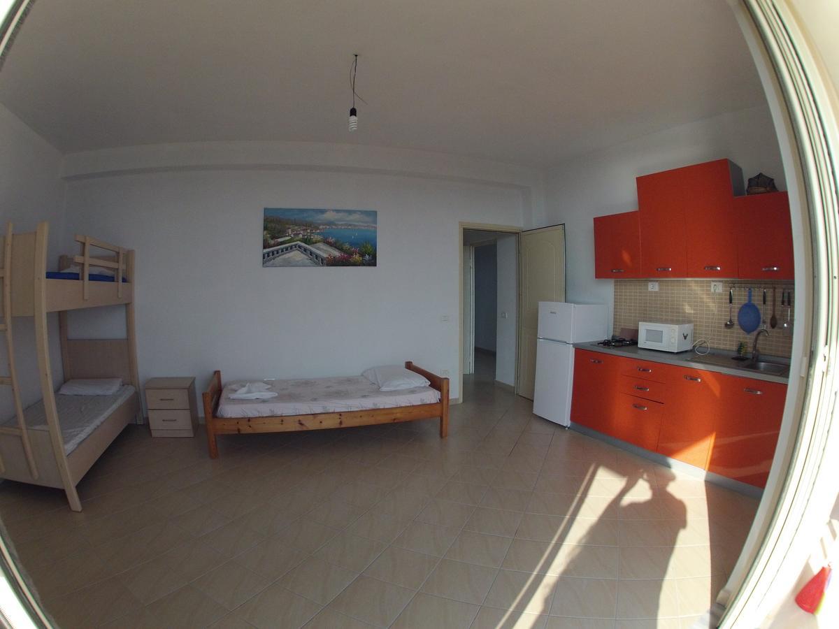 Vila Hadhri Borsh Esterno foto