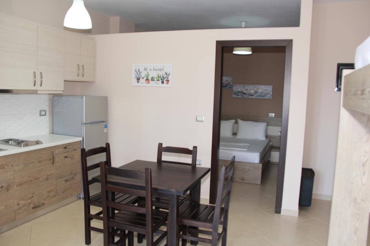 Vila Hadhri Borsh Esterno foto